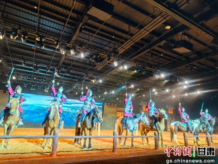 兰州《舞马丹霞》全新升级重启，马术实景演艺点亮水墨丹霞夜游